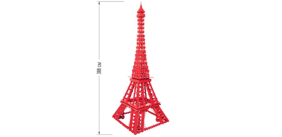 La tour Eiffel rouge, de trois mètres de haut, entièrement assemblée à partir de pièces du jeu Fanclastic. Crédits : DR